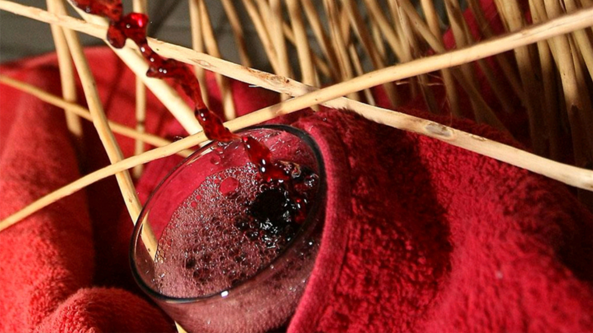 Вино пият петдесет юнака...