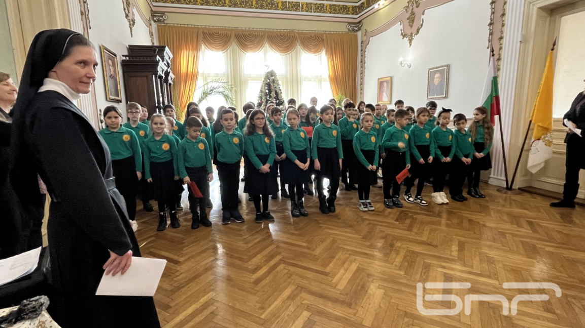 Ученици от католическото училище в Русе ...
