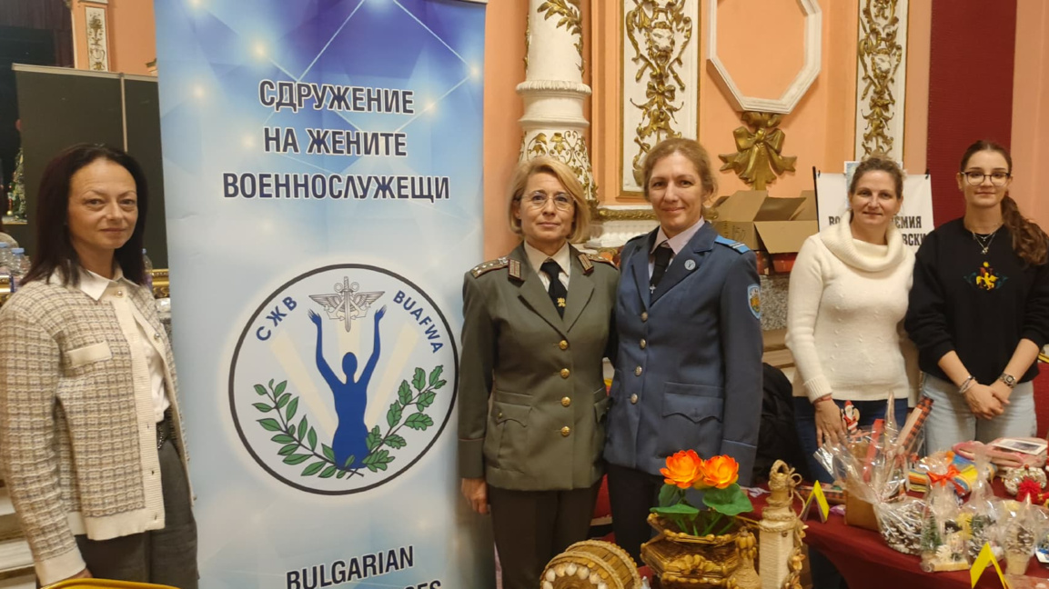 Коледа с мисия: Благотворителният базар ...