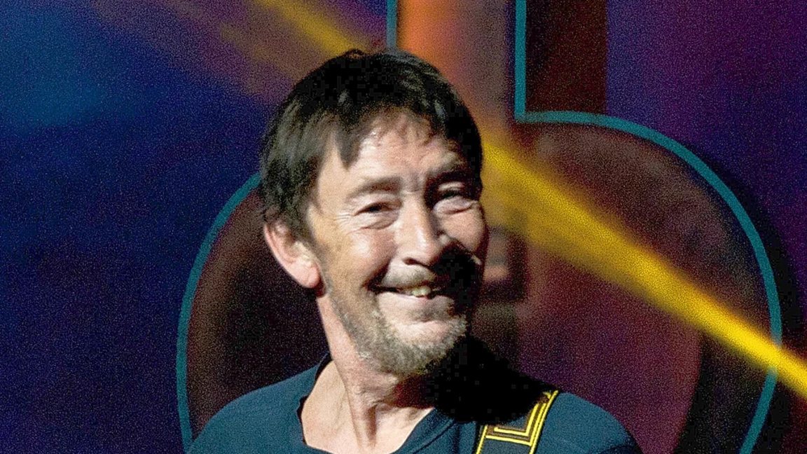 Крис Риа почина на 74 години дни преди К...