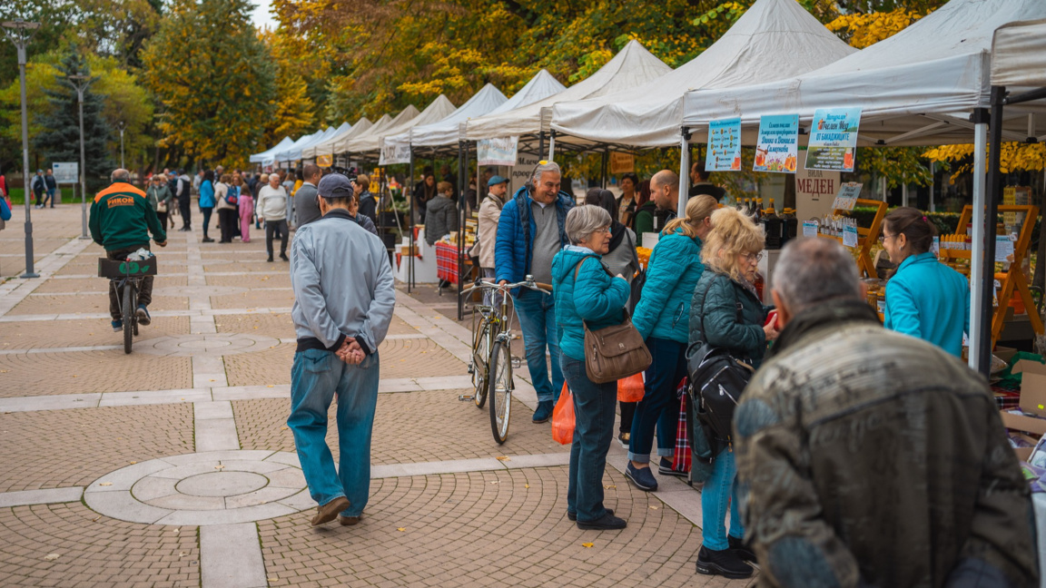Осмо регионално фермерско-занаятчийско и...
