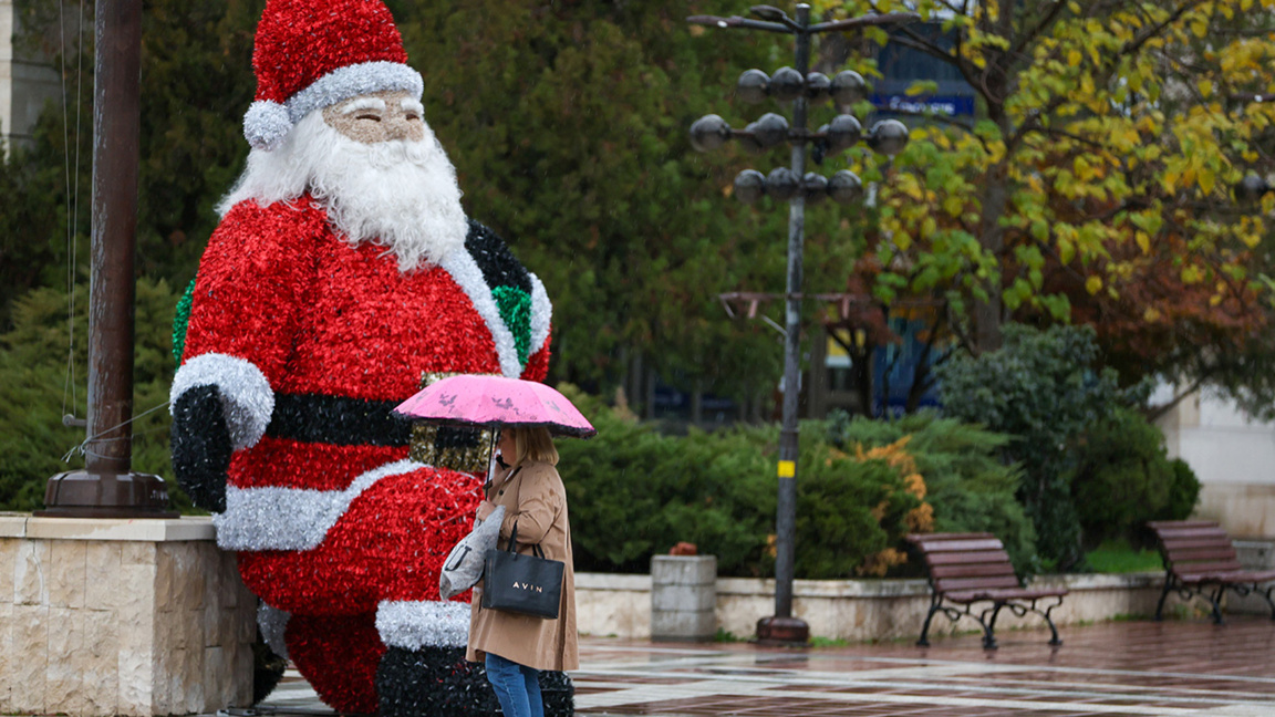 Облачността временно се разкъсва, в Софи...