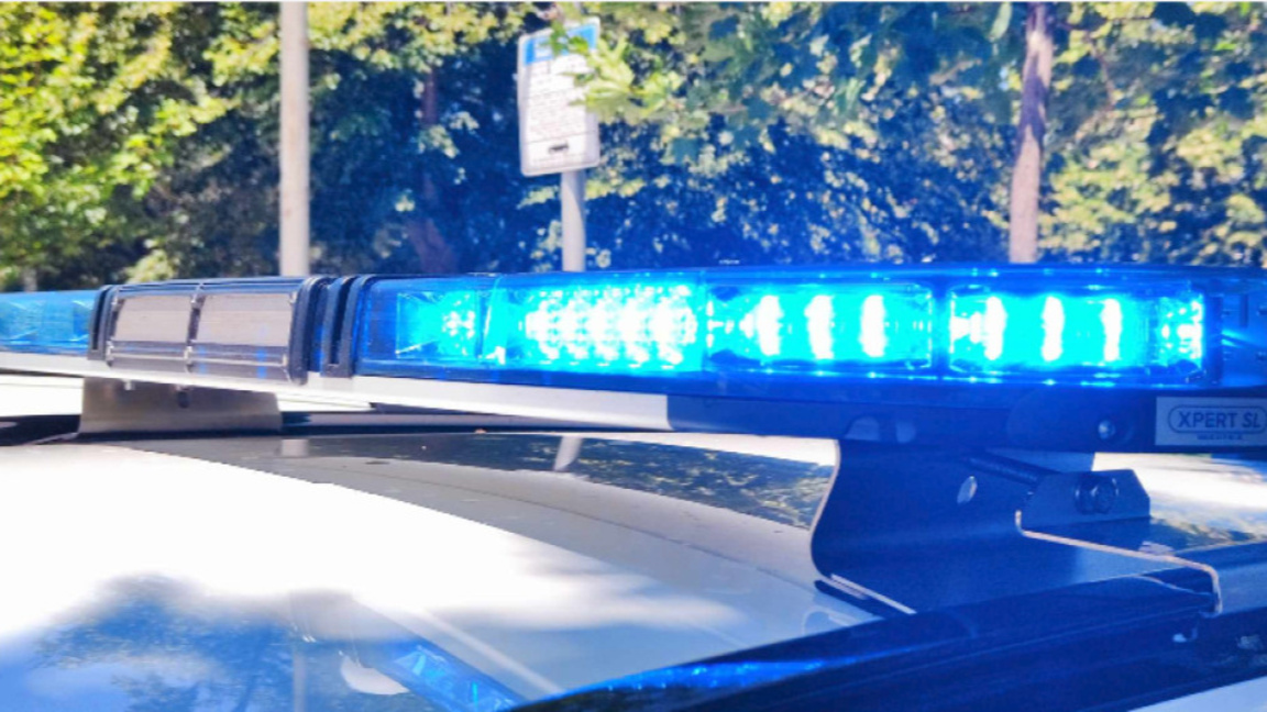 Мъж заснет да шофира в пешеходна зона