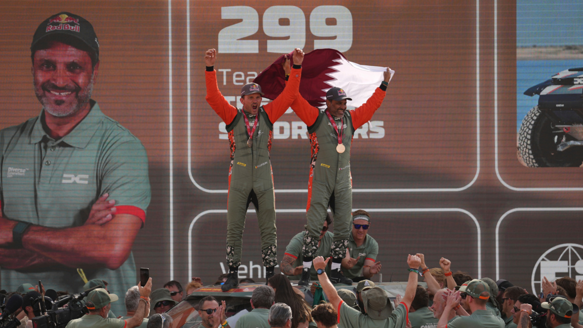 Насер Ал-Атия  (вдясно)