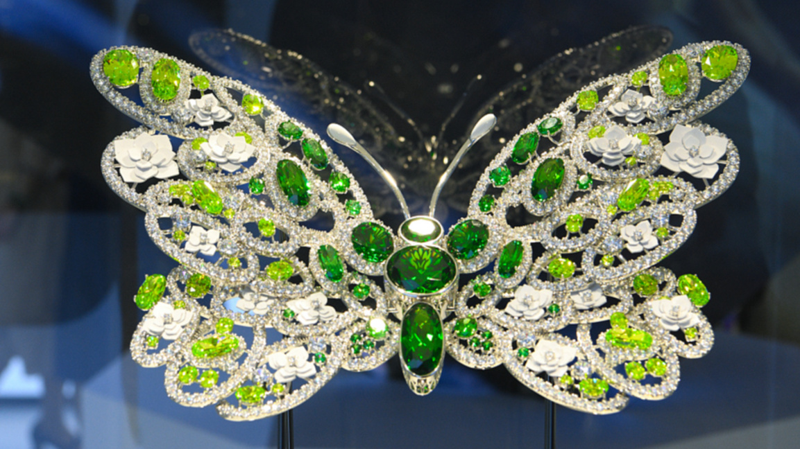 AI бижутата са хит – медальони и брошки с изкуствен интелект