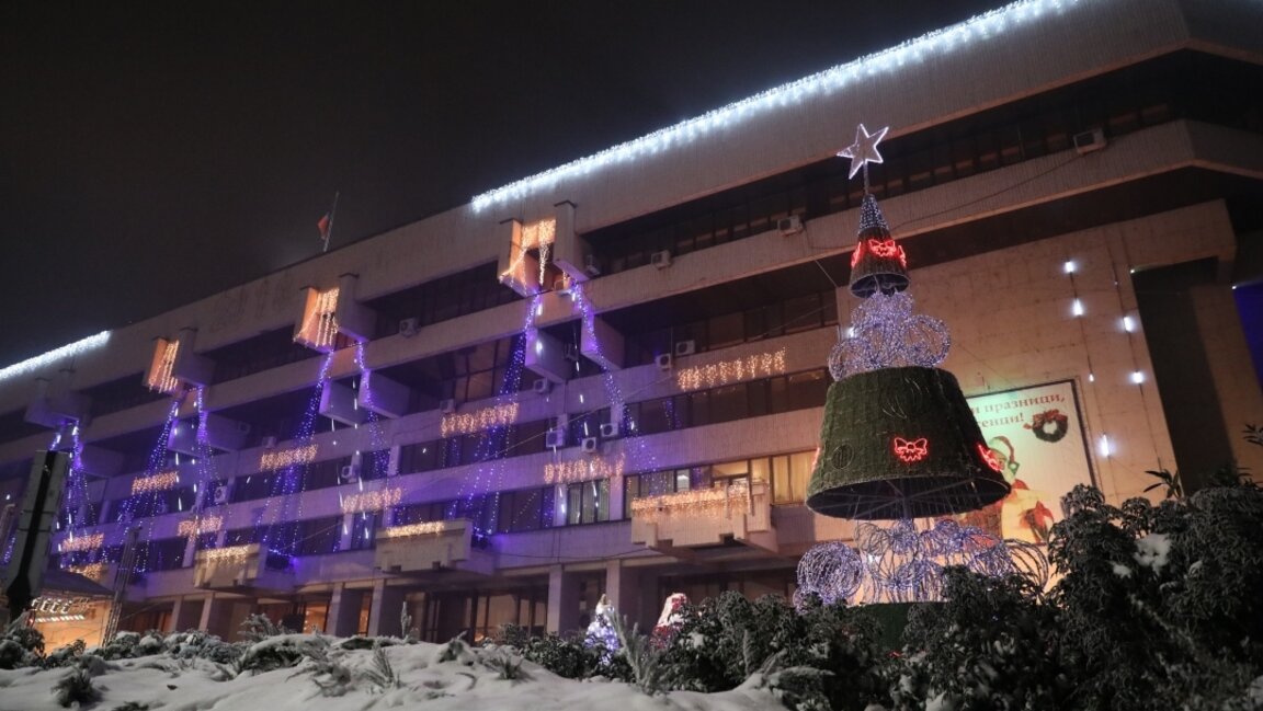 Вижте коледните елхи в България