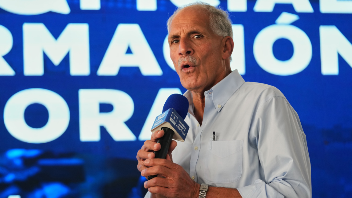 Подкрепен от Тръмп консерватор е победит...