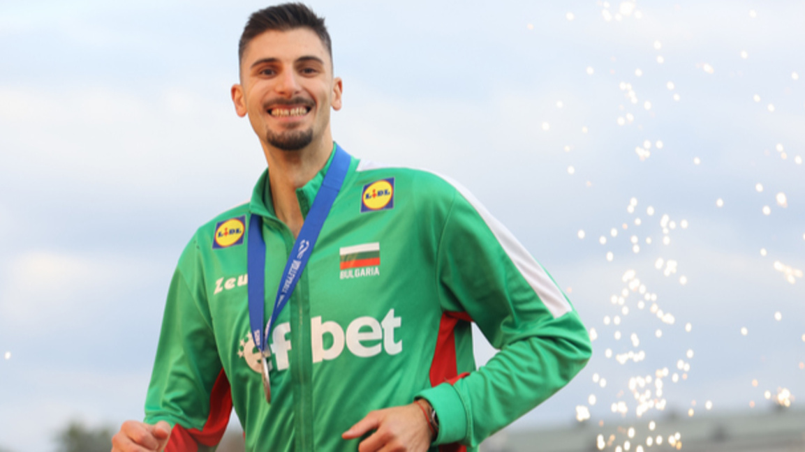 Капитанът на националите Алекс Грозданов...