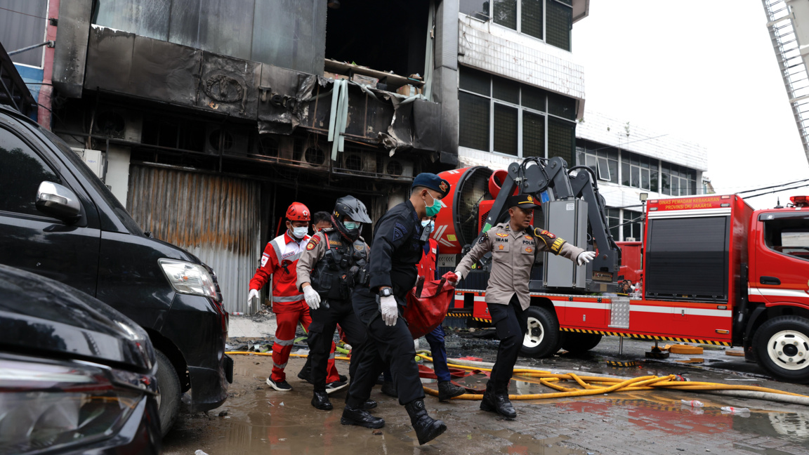 Най-малко 20 жертви на пожар в 7-етажна ...