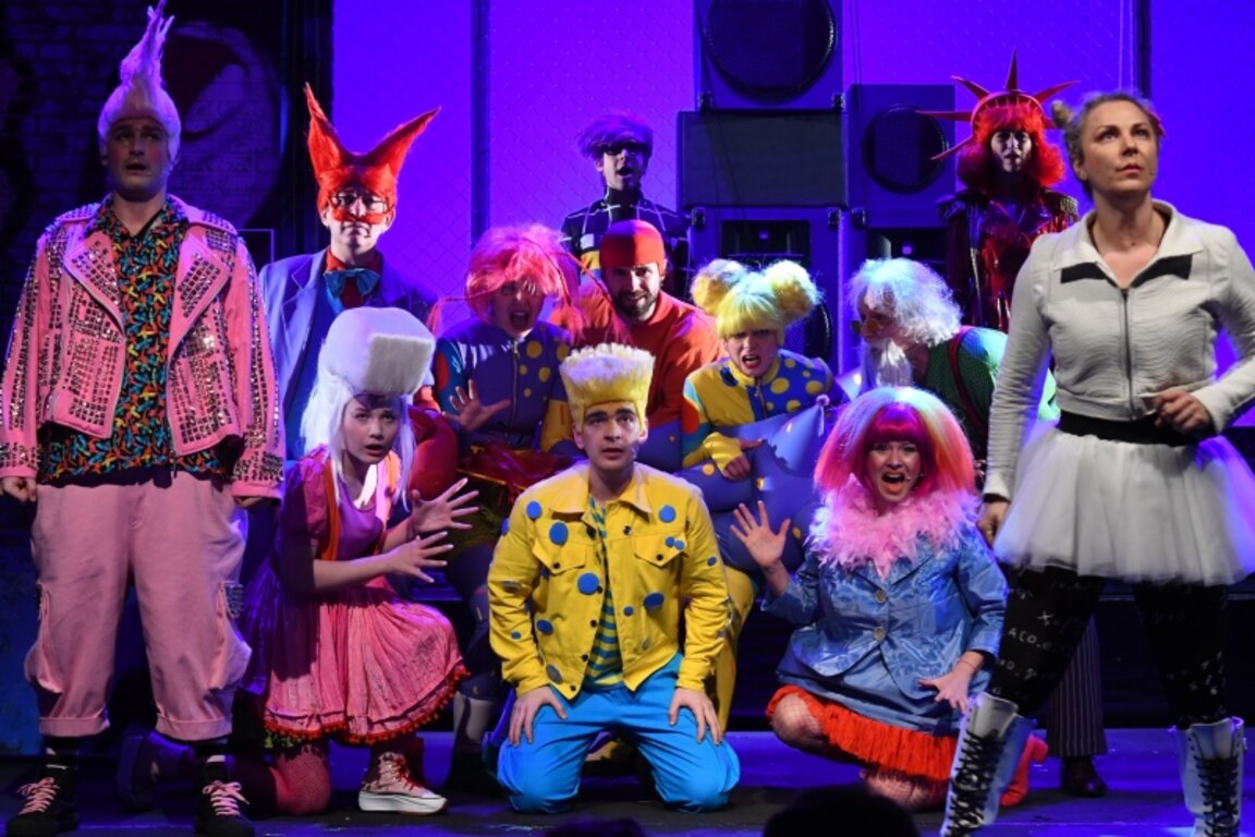 Спондж Боб оживява на сцената на кукления театър